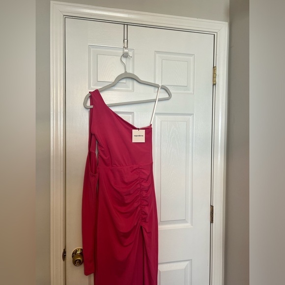 SUPERDOWN Romona Maxi Dress in Pink - Picture 4 of 7